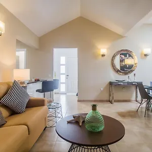 https://villa-jaira.in-canary-islands.com